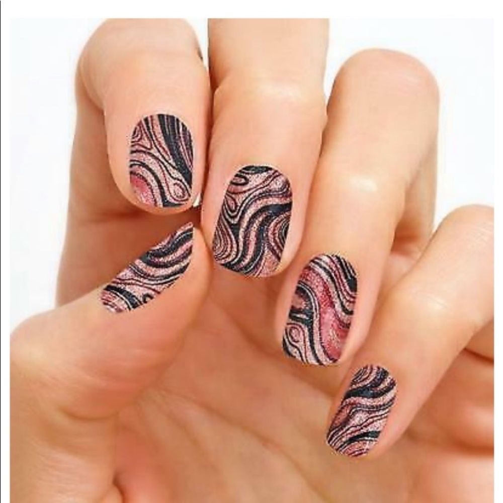 New Retired Colorstreet Best is Both Swirls